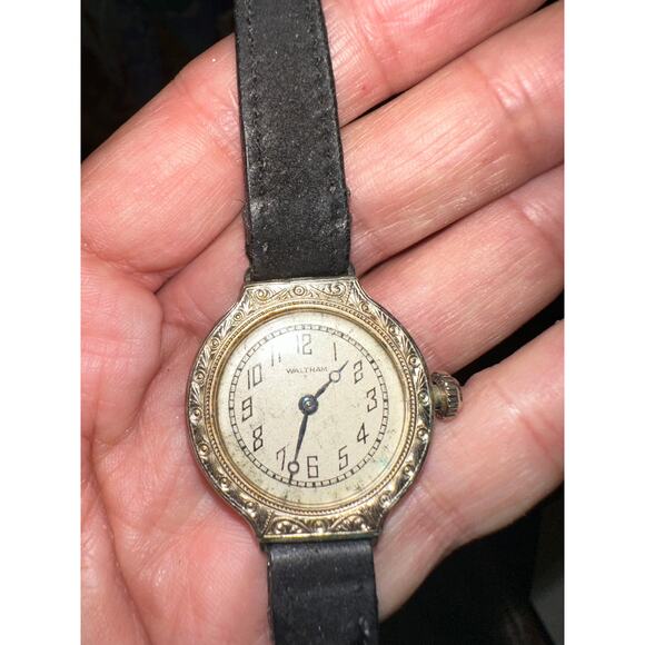 VINTAGE 30's 40's WALTHAM BEAUTIFULLY ENGRAVED LADIES' WATCH - Picture 3 of 10